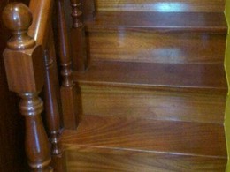 ESCALERAS EN MADERA