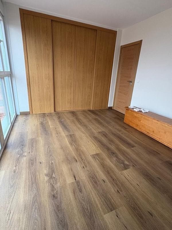 Manchas en el suelo de tarima: soluciones efectivas para los problemas más comunes