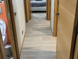 Tarima flotante de PVC NIZA en una vivienda completa